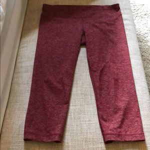 Red Under Armour Capris — size medium — fitted